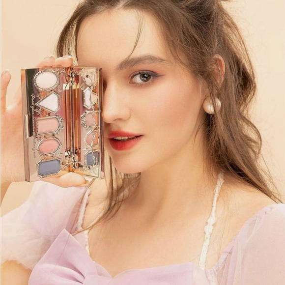 Flower Knows Strawberry Rococo 5 Color Eyeshadow - Picture 4 of 6